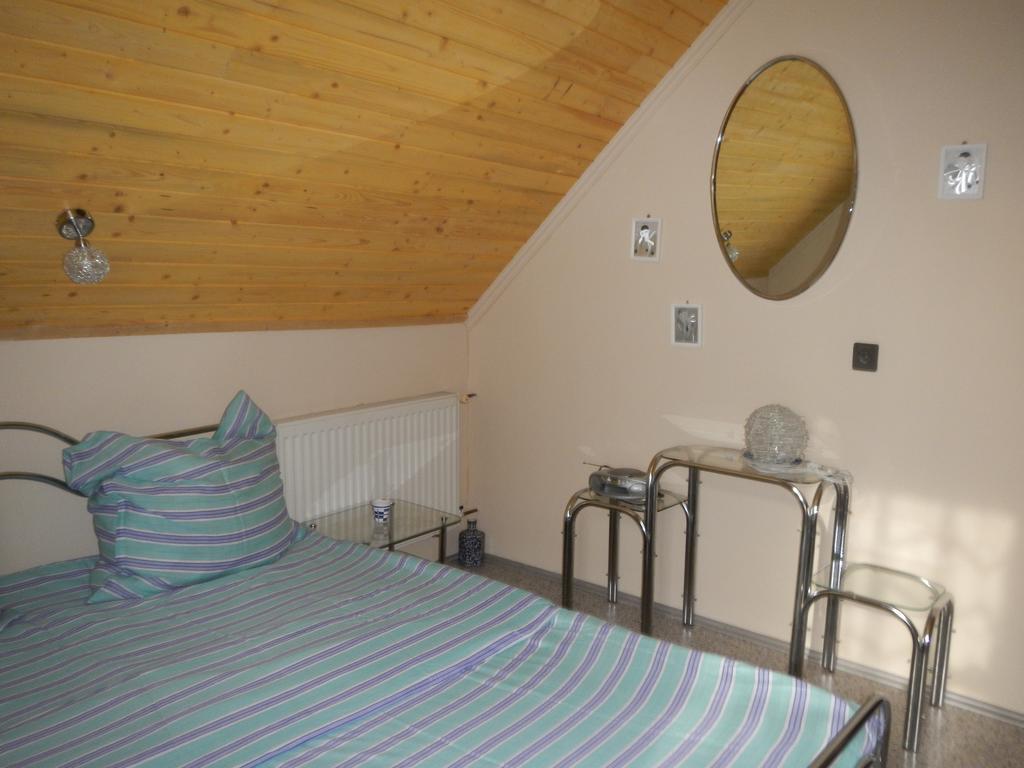 Vakacio Apartman Balatonalmádi Oda fotoğraf